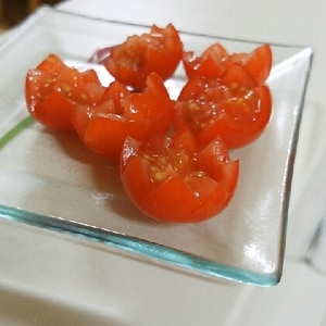 トマトdeチューリップ(飾り切り)